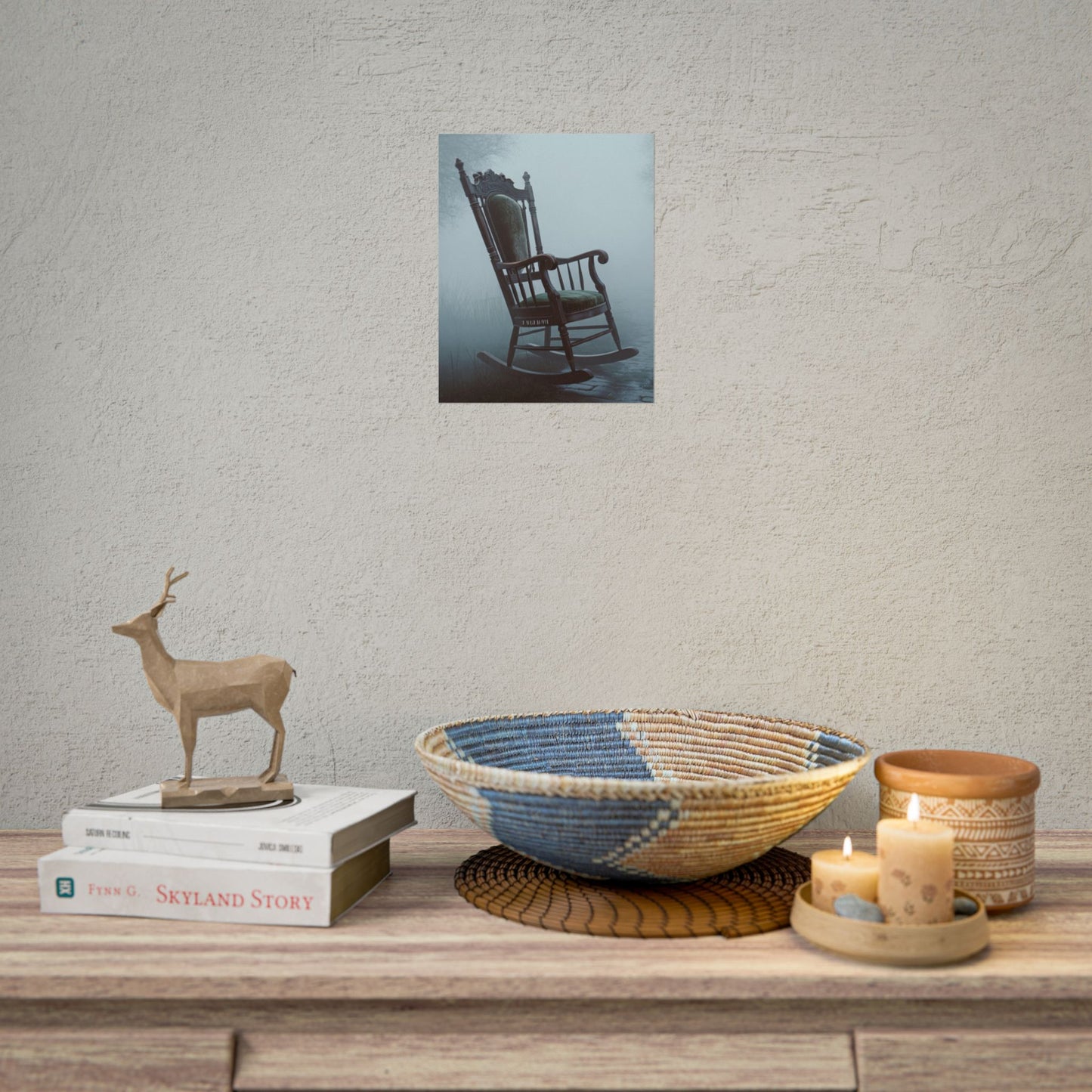 Vintage-Schaukelstuhl-Poster – Stimmungsvolles, nebliges Cottage-Wandbild (gerolltes Poster)