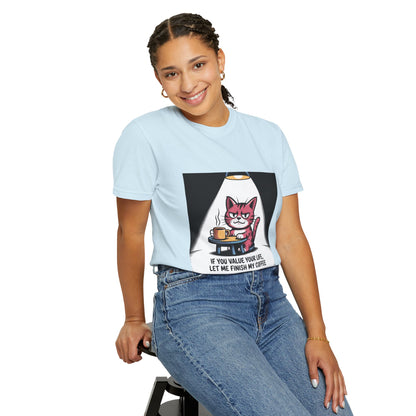 Camiseta divertida de gato y café: "Si valoras tu vida, déjame terminar mi café".