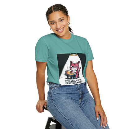 Camiseta divertida de gato y café: "Si valoras tu vida, déjame terminar mi café".