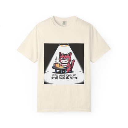 Camiseta divertida de gato y café: "Si valoras tu vida, déjame terminar mi café".