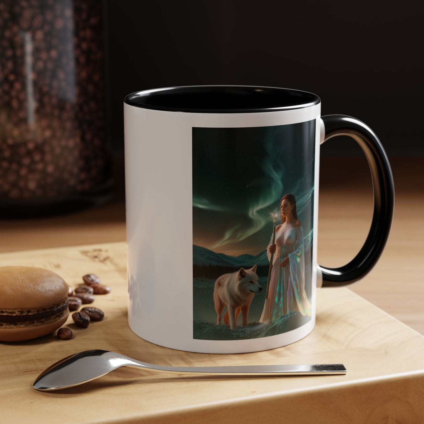 Taza de café Aurora Guardiana — Arte fantástico de mujer con lobo
